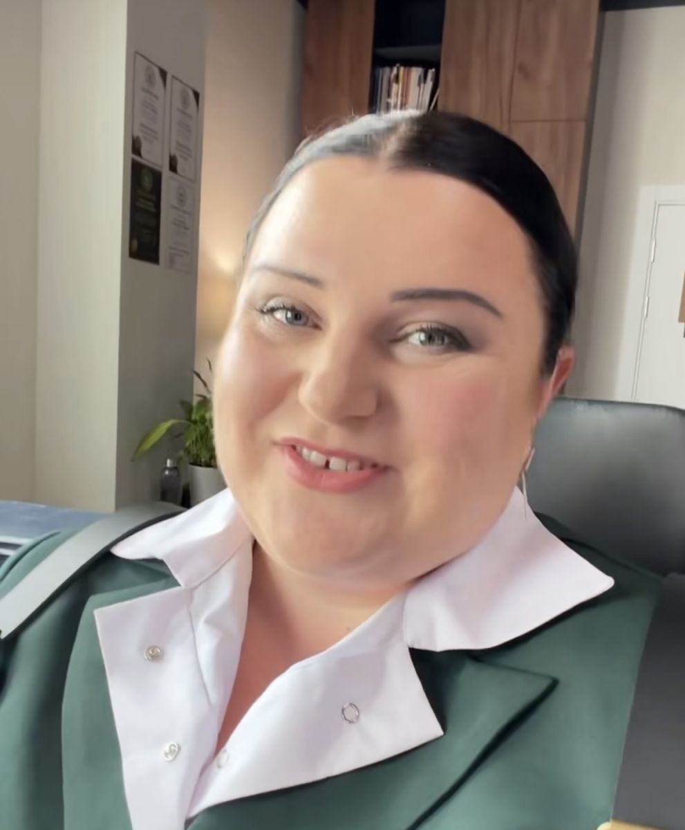 alyona alyona в картині режисера Дмитра Варварука зіграла роль методистки навчального закладу