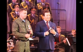 Кобзон и боевик Захарченко спели дуэтом в Донецке