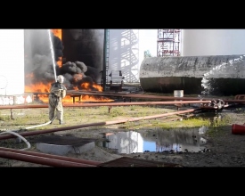 Шокирующие кадры пожара на нефтебазе под Киевом