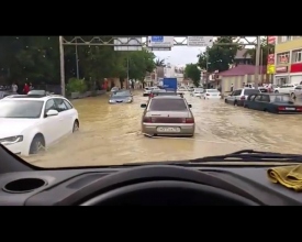 Сильнейший ливень вызвал наводнение в Сочи