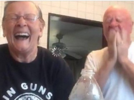 Забавный "фокус" пожилой пары из США стал хитом соцсетей