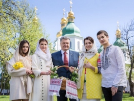 Порошенко поздравил украинцев с Воскресением Христовым