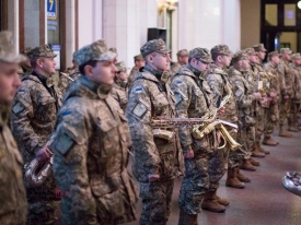 Военные провели флешмоб на железнодорожном вокзале Львова