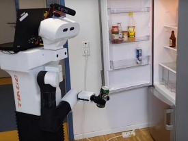 Немцы научили робота приносить пиво из холодильника