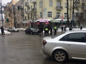 Автомобиль из кортежа президента Украины на пешеходном переходе сбил мужчину