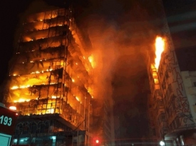 В Сан-Паулу при пожаре обрушилась высотка