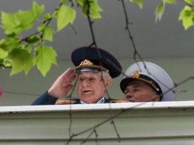 В Одессе моряки прошли парадом под балконом 97-летнего ветерана 