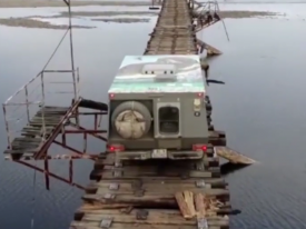 Самый опасный мост в России смыло ледоходом 