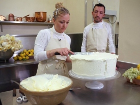 Появилось видео приготовления торта для свадьбы принца Гарри и Меган Маркл 