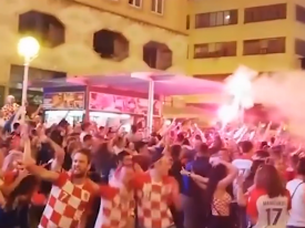Хорватские болельщики устроили сумасшедшее шоу в Загребе 