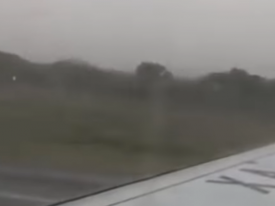 Крики и плач: появилось видео падения самолета в Мексике, снятое пассажиром 