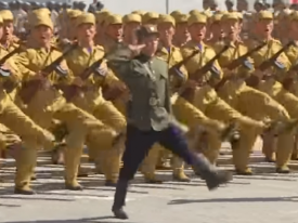 В Северной Корее устроили масштабный парад с танцами, песнями, танками и Депардье 