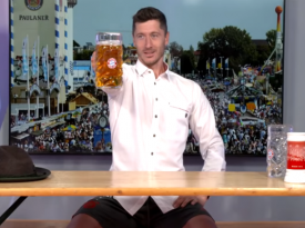 На Октоберфесте футболистам «Баварии» устроили испытание пивом 
