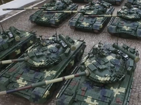 Восстановленные украинские танки и новые БТР отправляются на Донбасс 