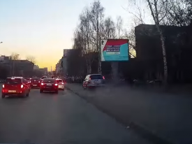 В России внедорожник на большой скорости сбил на тротуаре группу пешеходов: жуткое видео (18+) 