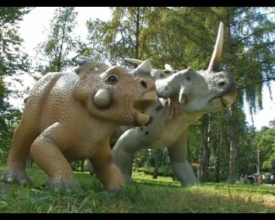 Динозавры поселились на киевских склонах 