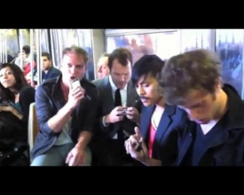 Нью-йоркская группа Atomic Tom дала в метро концерт на... «айфонах»