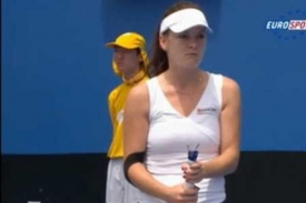 Курьез на Australian Open: ракетка одной из теннисисток разлетелась в щепки