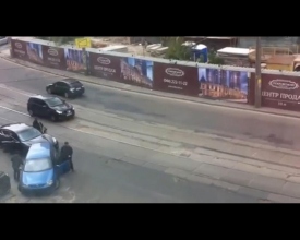 В Киеве на Подоле средь бела дня совершено разбойное нападение на легковой автомобиль