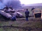 Под Славянском местные жители остановили танк