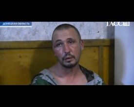 Украинские военнослужащие в плену у российских террористов