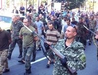 Террористы провели пленных украинских солдат по улицам Донецка