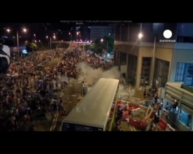 "Майдан" в Гонконге: дубинки, слезоточивый газ и дымовые шашки